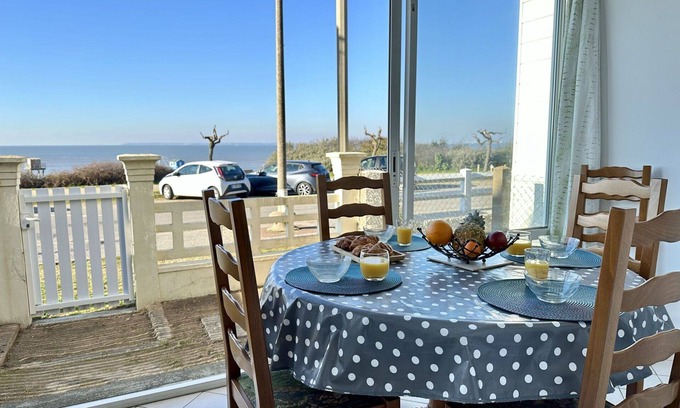 Tharon-Plage House | Stunning villa for 6 people with WIFI, TV, pets allowed and parking