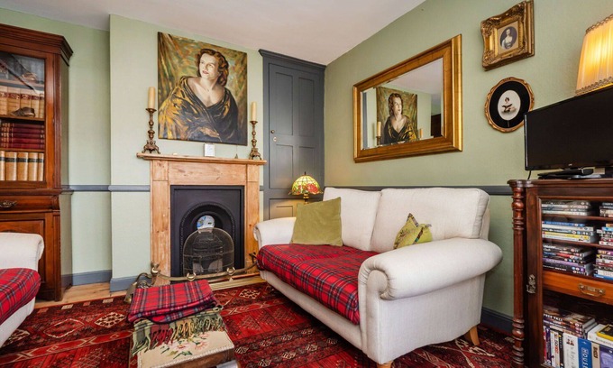 Cromer House | Stunning villa for 2 people with pets allowed and parking