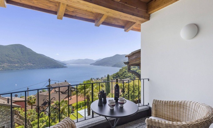 Brissago House | Stunning villa for 4 guests with WIFI, TV and patio