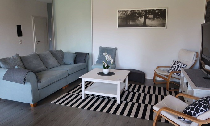 Schwanau House | Stunning villa for 4 people with hot tub, WIFI, TV, terrace and parking
