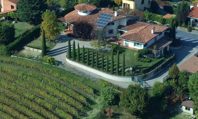 Barolo House | Stunning villa for 4 guests with WIFI, TV, terrace, panoramic view and parking