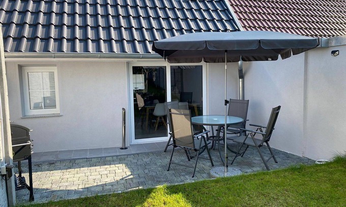 Kroeslin House | Stunning villa for 4 people with A/C, WIFI, TV, terrace and pets allowed