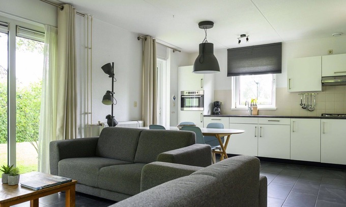 Eernewoude House | Stunning villa for 5 people with WIFI, TV, terrace and parking