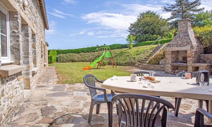 Portbail House | Stunning villa for 6 guests with WIFI, TV, terrace, pets allowed and parking