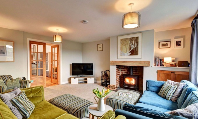 Summerbridge House | Stunning villa for 8 guests with WIFI and parking