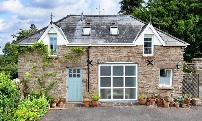 Monmouth House | Stunning villa for 4 people with WIFI and pets allowed