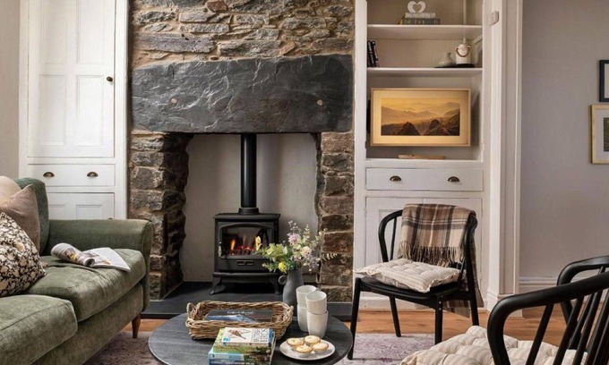 Rhiwbryfdir House | Stunning villa for 6 guests with WIFI, terrace, pets allowed and parking