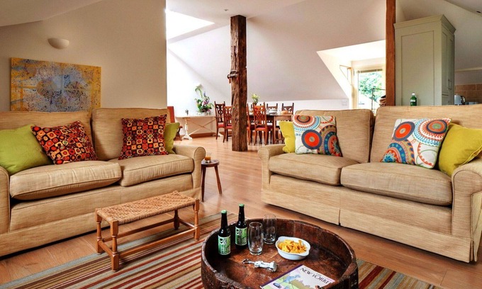 Kingham House | Stunning villa for 4 people with pool, WIFI