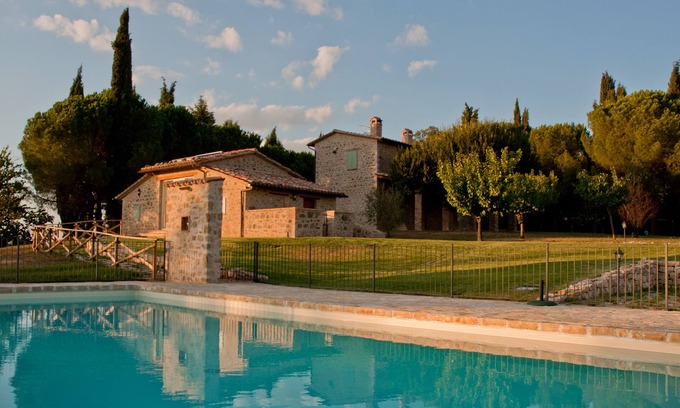 Gualdo Cattaneo Villa | Stunning villa with private pool, patio and large garden