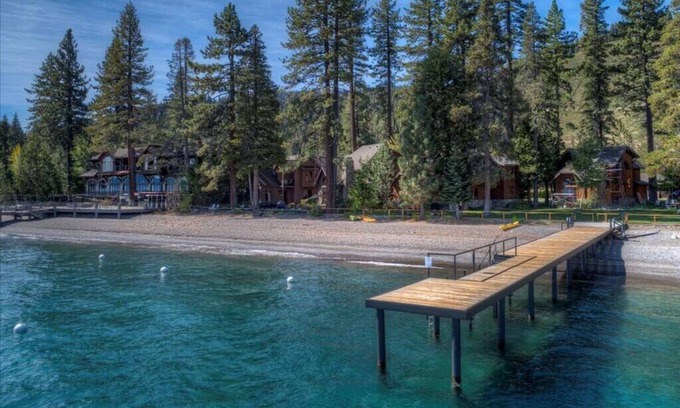 Homewood Villa | Stunning Villa right on the Lake