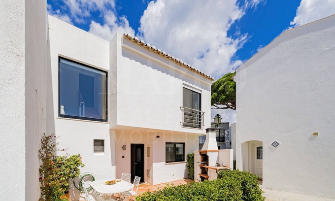 Vale do Lobo Villa | Stunning Villa Sea Views, UK TV, Wifi, Air Con, Heating, 3 min Walk to Beach
