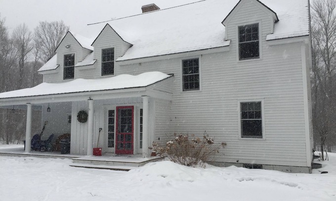 South Londonderry House | Stunning VT Farmhouse minutes to Stratton/Bromley