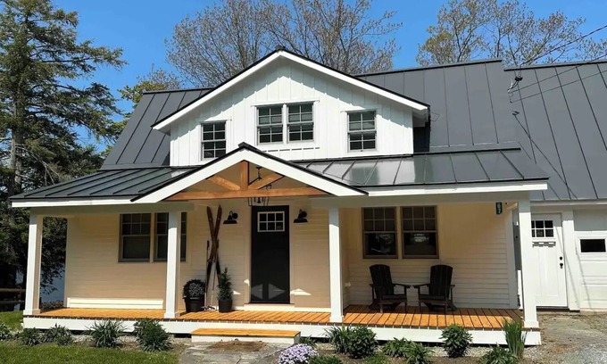 Ludlow House | Stunning VT Lakefront and Ski House - Hottub, Fast Wifi, A/C, & Firepit