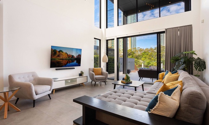Surfers Paradise House | Stunning Waterfront Home in Surfers Paradise.nHeated Pool and Pet Friendly