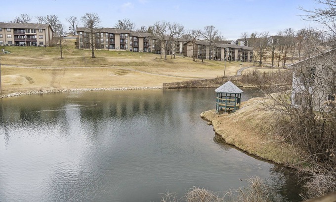 Table Rock Condo | Stunning Water View – Amazing Walk-In Condo /Indoor Pool /Pet Friendly