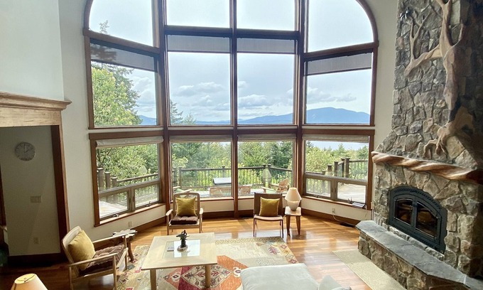 Eastsound House | Stunning Water Views, Sunsets, Spa, Sauna, Billiard & Media Room, Close to Town