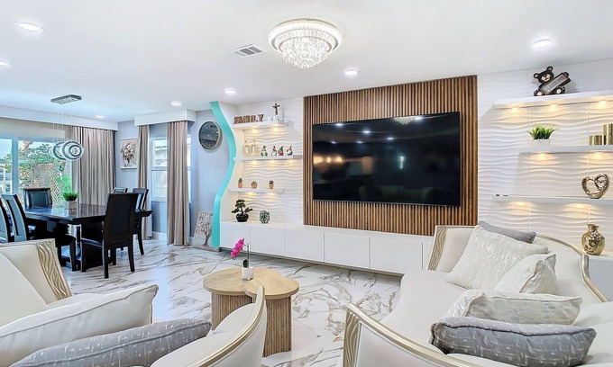 Tampa Shores House | Stunning Waterfront Resort-style Experience!