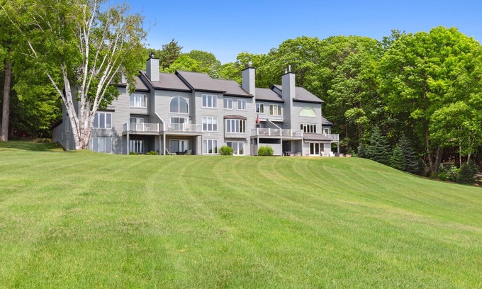 Harbor Springs Condo | Stunning Windward Condo Rental Offers Unforgettable Views & Vacation Retreat
