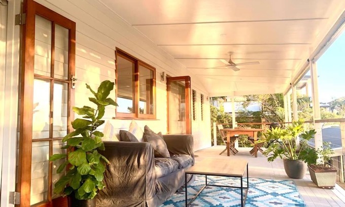 Yamba House | Stunning Yamba Beach House! 3B+