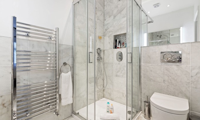 Fulham Broadway Apartment | Stunningly Decorated 3BD Flat in Fulham