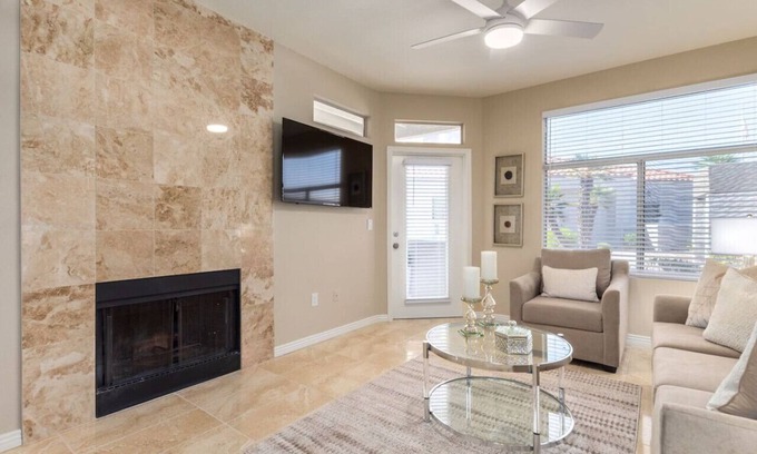 Central Scottsdale Apartment | Stunningly Gorgeous Condo