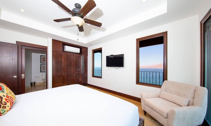 Playa Flamingo Condo | Stunny condo with Ocean View, Infinity Pool, Breakfast included