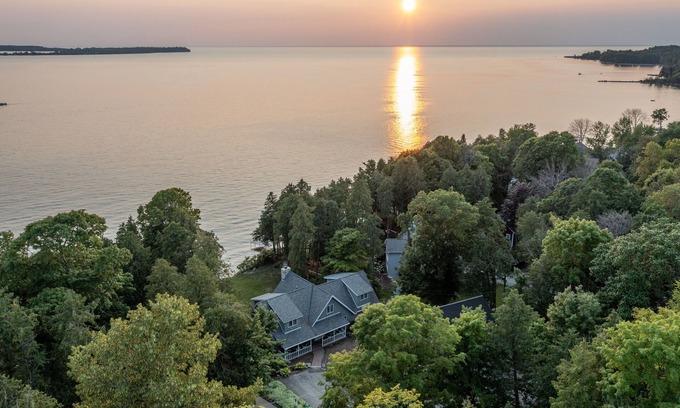 Sturgeon Bay Cabin | Sturgeon Bay Waterfront home- Second Story deck for sunsets!