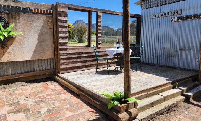 Dunkeld House | Sturgeon Getaway on Henty