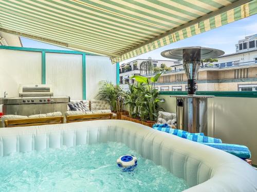 Rathaus Apartment | Stuttgart whirlpool & terrace
