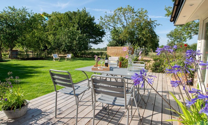 Stowmarket Cottage | Style, Luxury, and a big wildflower meadow: The Perfect Antidote to City Life - Skylarks