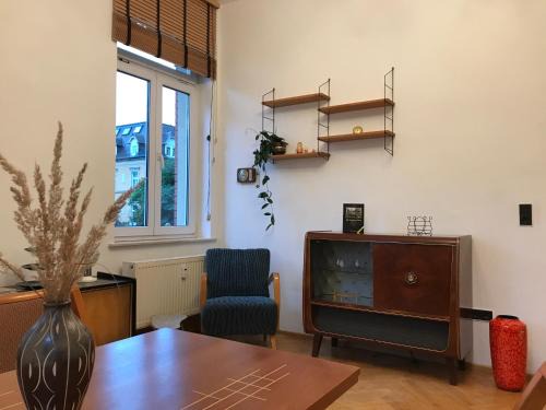 Plauen Apartment | Stylische Mid-Century-Wohnung im Zentrum Plauens
