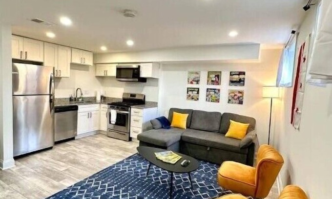 Brookland Apartment | Stylish 1 Bed - 5 min walk to Metro, free parking!nn