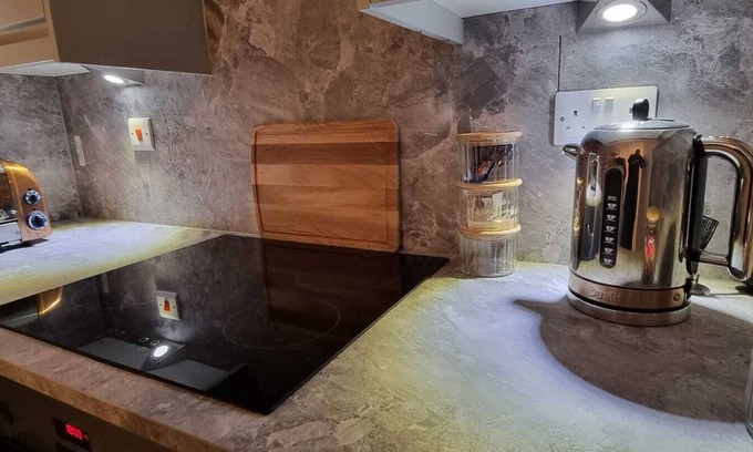 Wakefield Apartment | Stylish 1-Bed Apart Wakefield