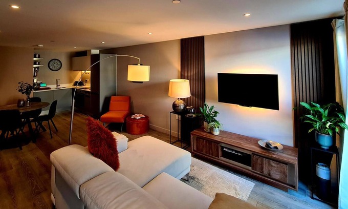 Cavendish Apartment | Stylish 1 Bed Apartment in London - (4.96 Stars Elsewhere!)