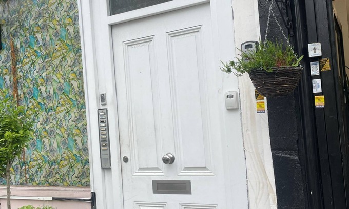 Anerley Apartment | Stylish 1 bed apartment, 5 minutes walk to Crystal palace train station!