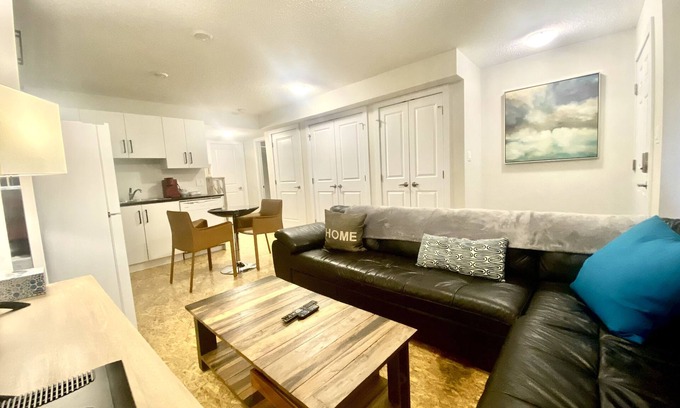 Fort Saskatchewan Condo | Stylish 1 bedroom suit in Fort Saskatchewan 4104