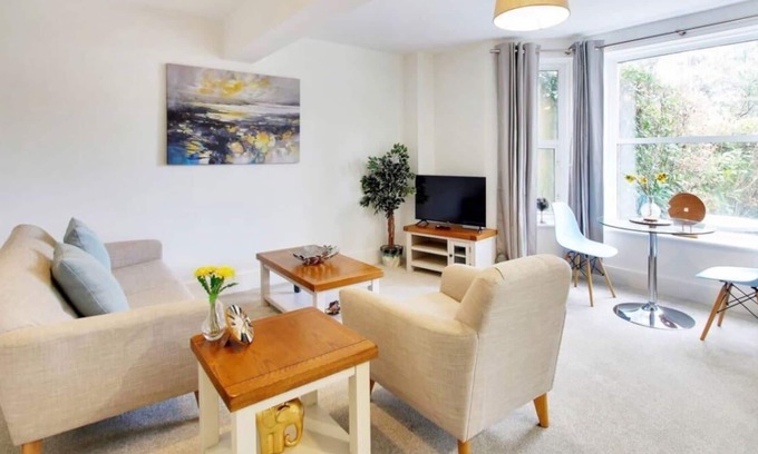 Royal Tunbridge Wells Apartment | Stylish 1-Bed Apartment - heart of Tunbridge Wells