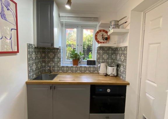 Riverside Apartment | Stylish 1-bed studio