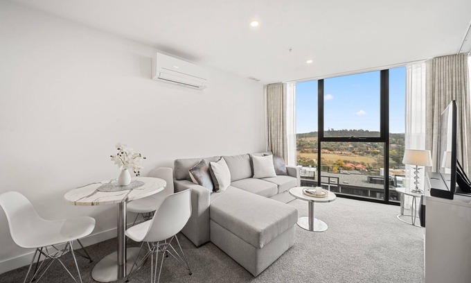 Phillip Apartment | Stylish 1-Bed with Pool, Cinema & Sunset Views