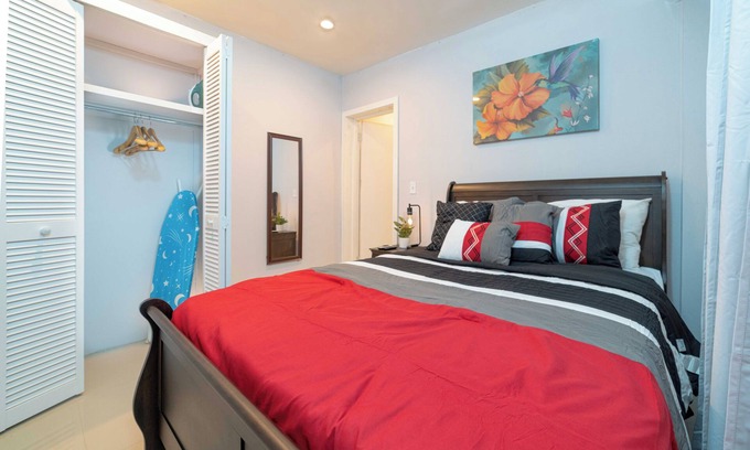Buckleys Village Apartment | Stylish 1-bedroom apartment in delightful Buckleys with WiFi, AC
