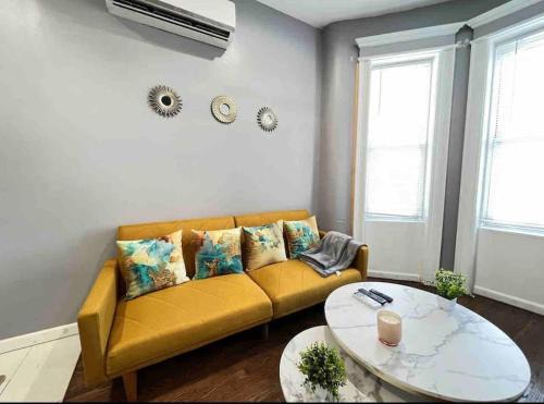 Cypress Hills Apartment | Stylish 1 Bedroom Apt - Brooklyn by train station