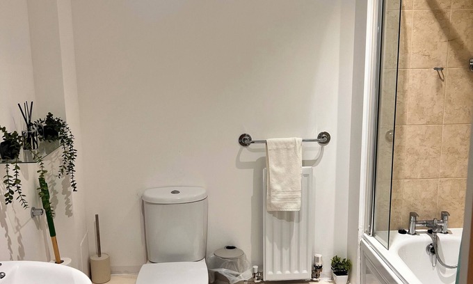 Tottenham Hale Apartment | Stylish 1 bedroom flat fast transport links