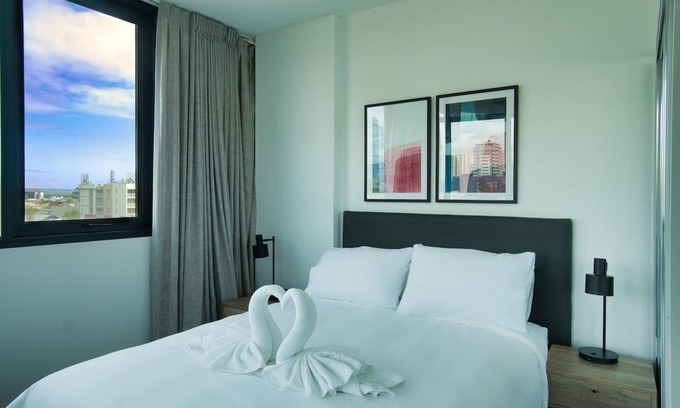 Adelaide Central Business District Apartment | Stylish 1 BR CBD Apt-Pool-Gym-Sauna-Steam Room