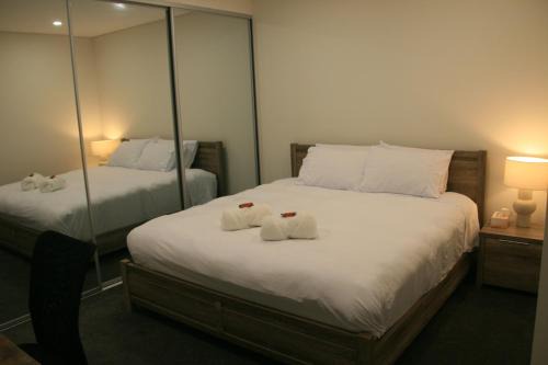 Botany Apartment | Stylish 1Bedroom Apartment with Study and Parking Near Sydney Airport