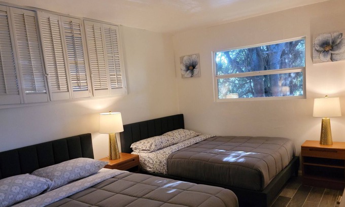 Norma Triangle Apartment | Stylish 1br-1b Beverly Hills Apt