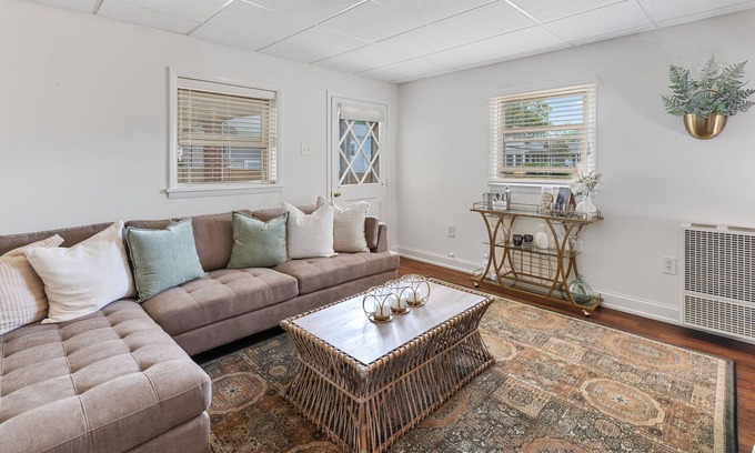Village Green Apartment | Stylish 1BR Apartment in Cape May