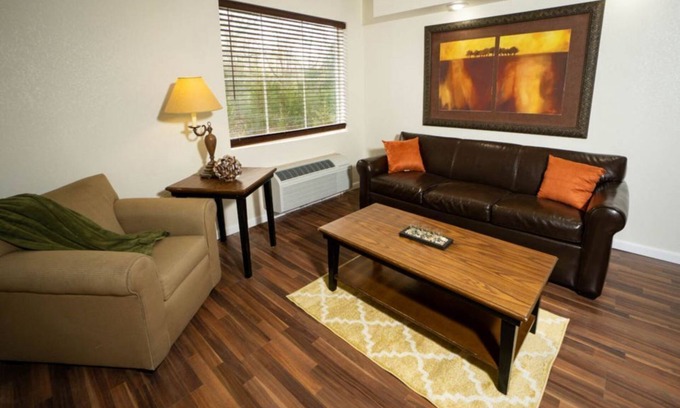 Branson Theater District Condo | Stylish 1BR Getaway with Pool – Oak Ridge Branson