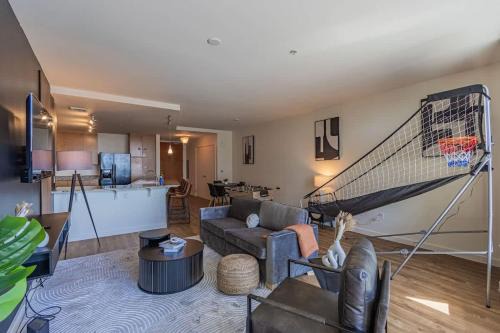 Downtown Phoenix Apartment | Stylish 1BR HighRise DT, Parking, Pool, Gym, W-D, Golf