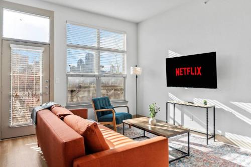 Deep Ellum Apartment | Stylish 1Br in Deep Ellum with Pool and Free Parking
