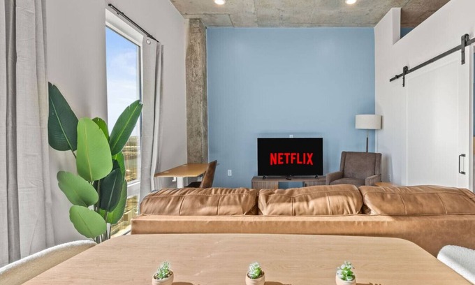 Channel District Apartment | Stylish 1BR in Heart of Channelside